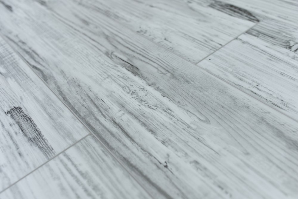 Замковая ПВХ плитка "Art Tile" Берёза Божоле (1220*152*5 мм) — купить в Ангарске