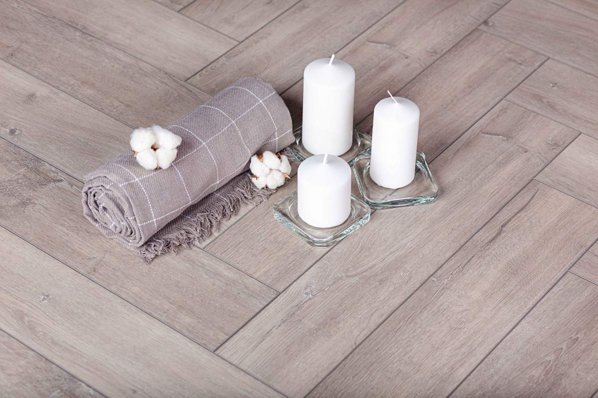 Замковая ПВХ плитка "Aberhof" Carmelita 1682 (615*123*5 мм) — купить в Ангарске