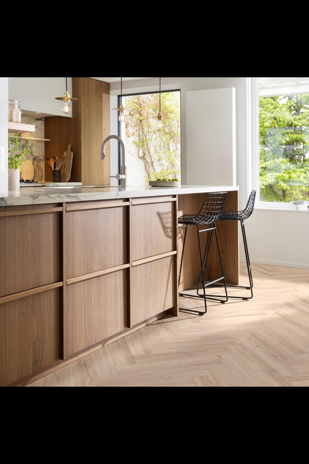 Замковая ПВХ плитка Blackjack Oak 22210 (630*126*6 мм) — купить в Ангарске