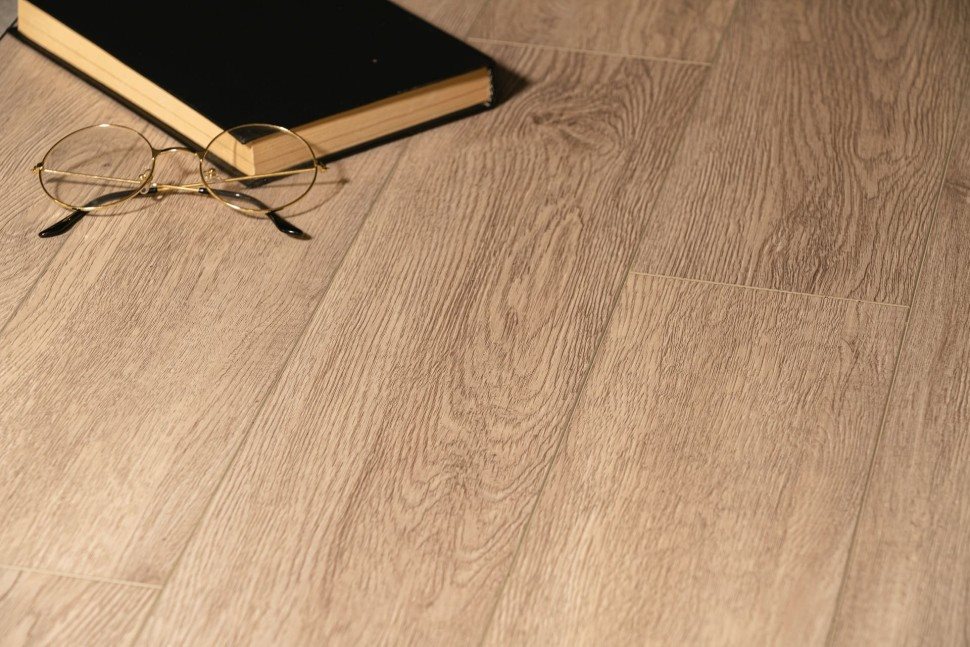 Виниловый ламинат "Bonkeel" Style Дуб Гарднер (1200*125*4 мм) — купить в Ангарске